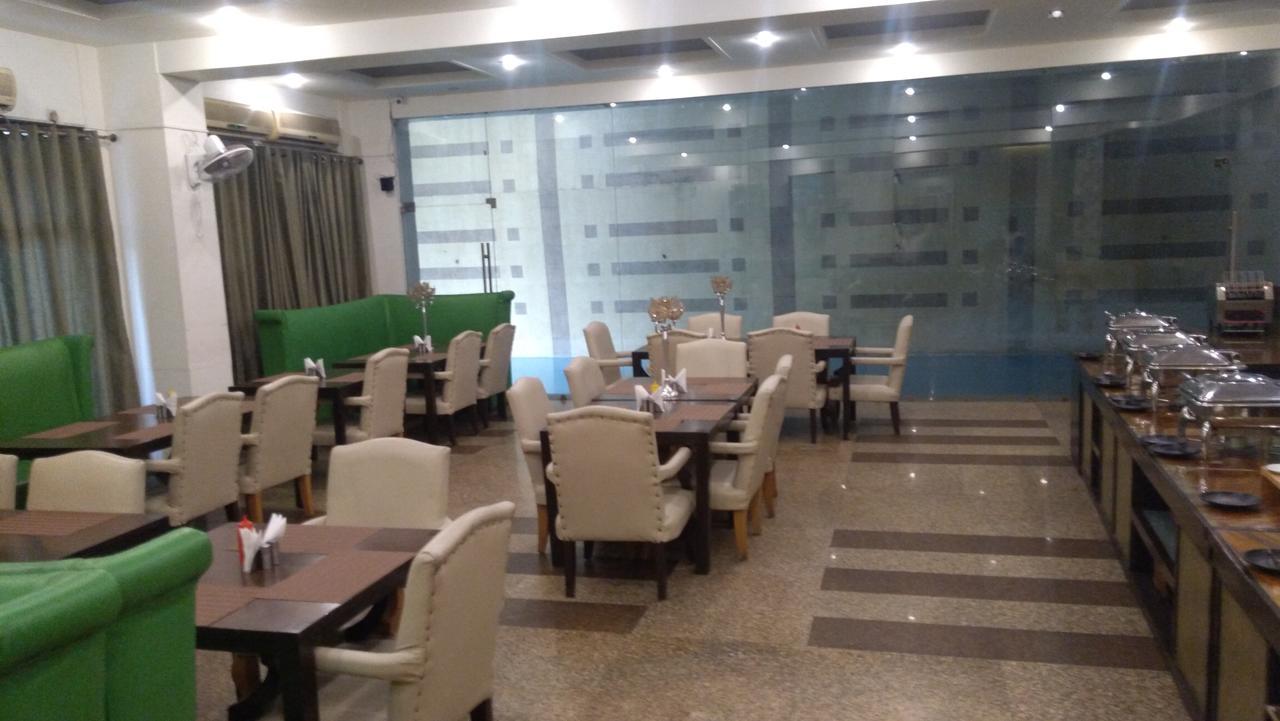 Hotel Bizzotel Gurgaon Buitenkant foto