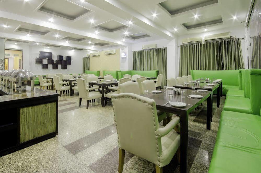 Hotel Bizzotel Gurgaon Buitenkant foto