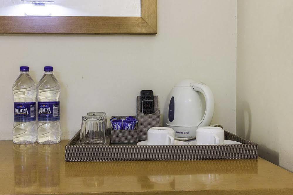 Hotel Bizzotel Gurgaon Buitenkant foto