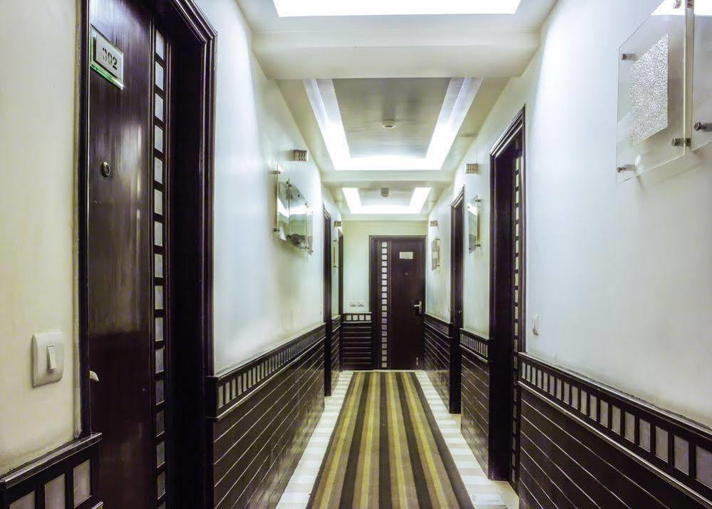 Hotel Bizzotel Gurgaon Buitenkant foto