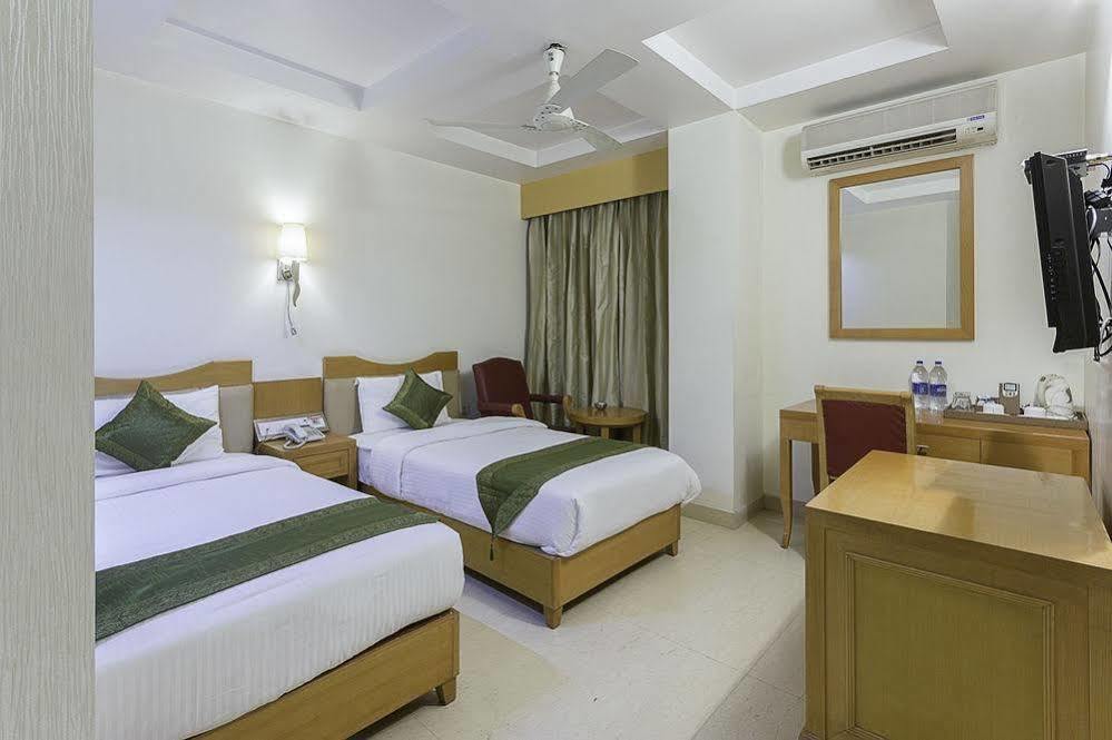 Hotel Bizzotel Gurgaon Buitenkant foto